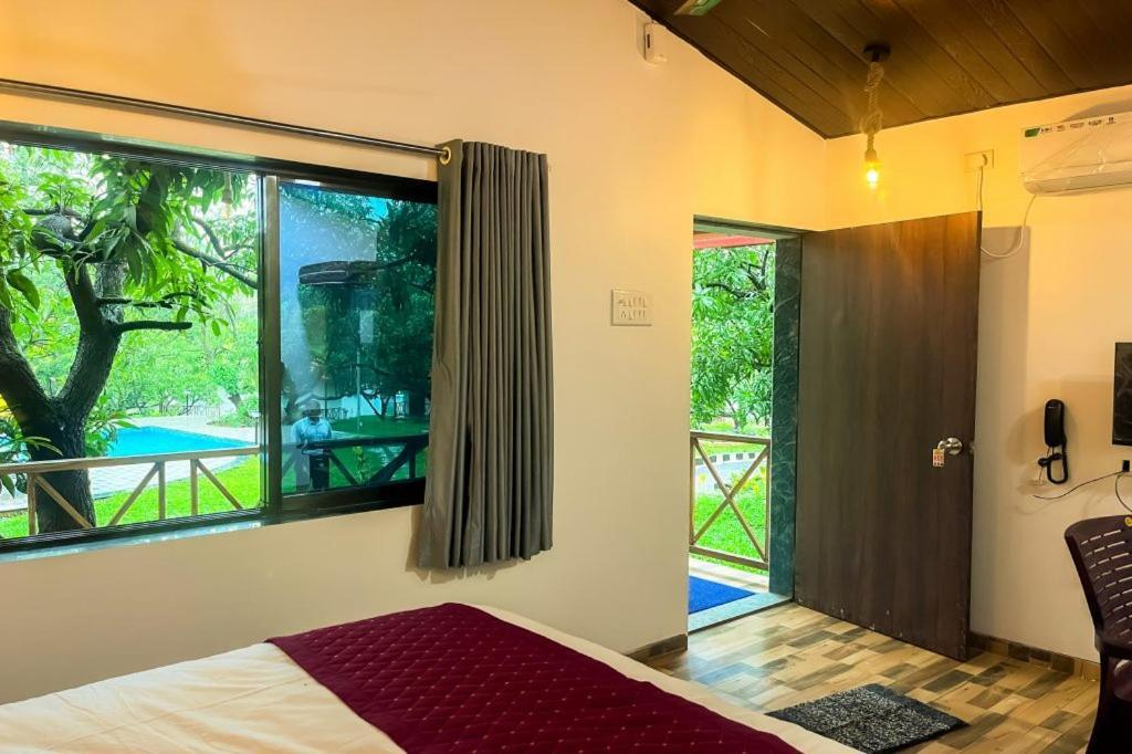 Mangozzz Magical World Hotel Панвел Екстериор снимка