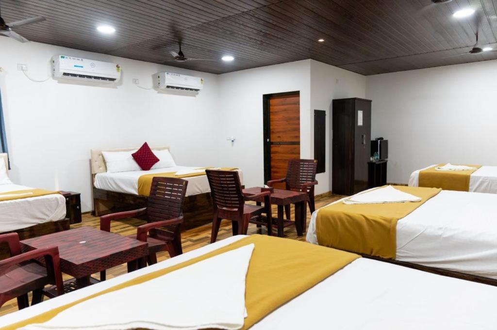 Mangozzz Magical World Hotel Панвел Екстериор снимка