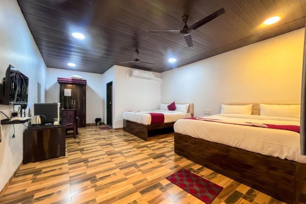 Mangozzz Magical World Hotel Панвел Екстериор снимка