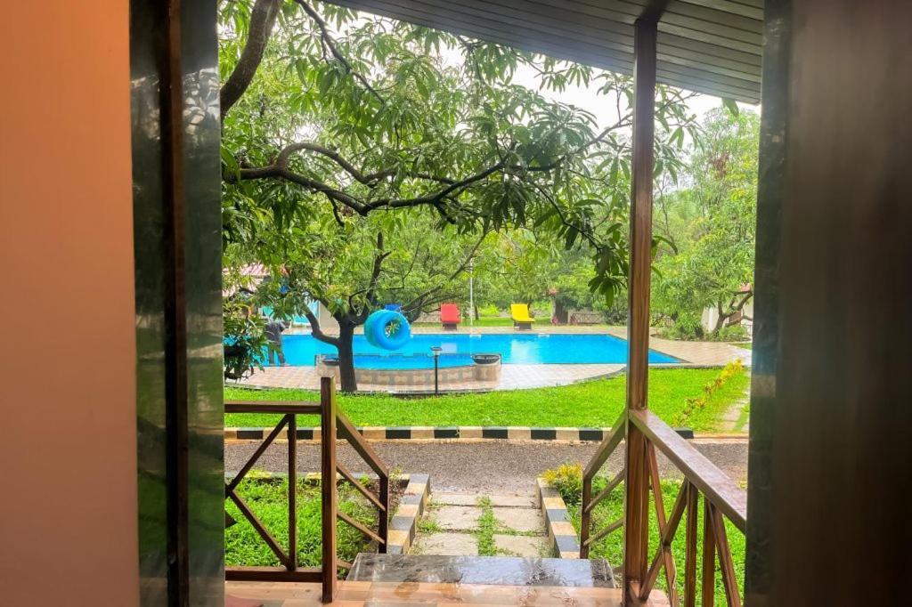Mangozzz Magical World Hotel Панвел Екстериор снимка