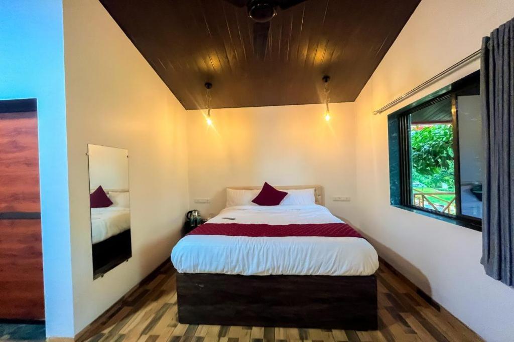 Mangozzz Magical World Hotel Панвел Екстериор снимка