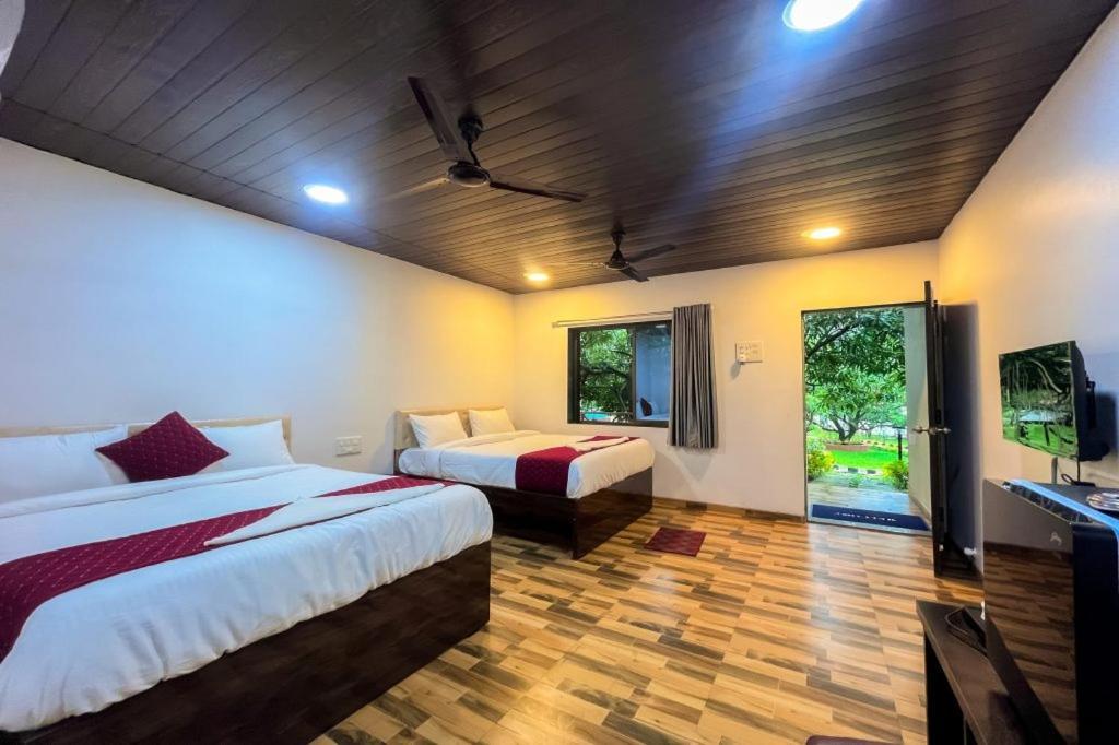 Mangozzz Magical World Hotel Панвел Екстериор снимка