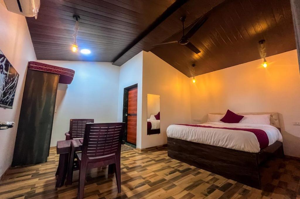 Mangozzz Magical World Hotel Панвел Екстериор снимка